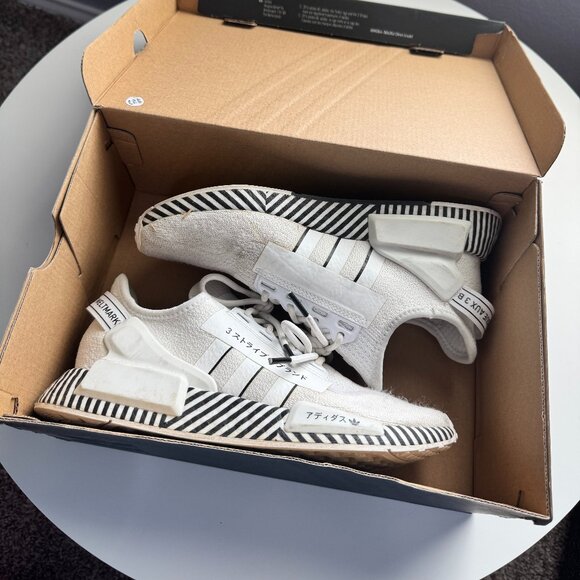 Adidas NMD R1 V2 - Picture 4 of 5